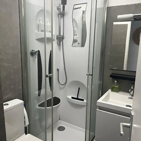 La Petite Tonnelle - Place St Pierre Saumur