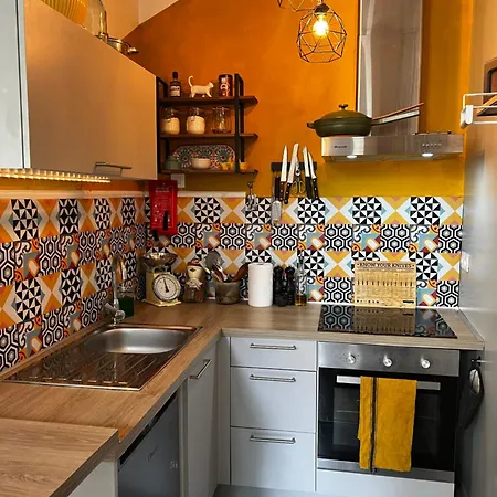 La Petite Tonnelle - Place St Pierre * Saumur