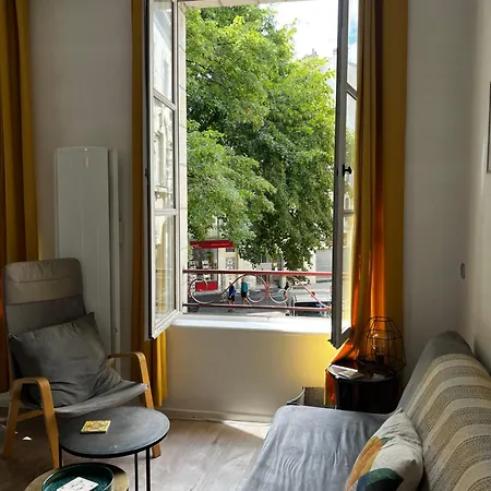 La Petite Tonnelle - Place St Pierre Saumur