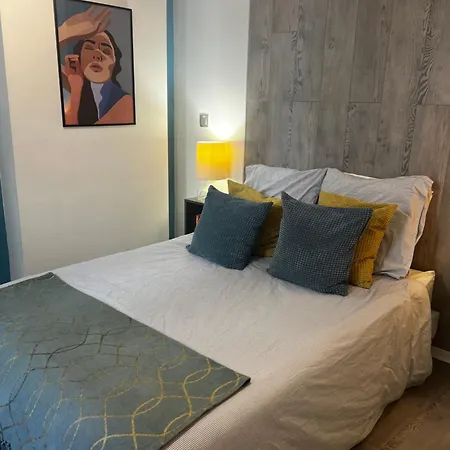 La Petite Tonnelle - Place St Pierre * Saumur