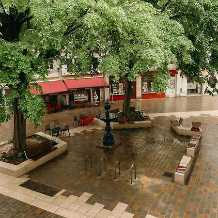 La Petite Tonnelle - Place St Pierre